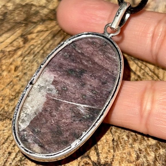 Beautiful Dark Purple Chariot Crystal Pendant 2 1/4” - Picture 13 of 14